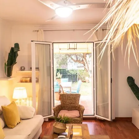 Bajo Con Jardin Apartment *